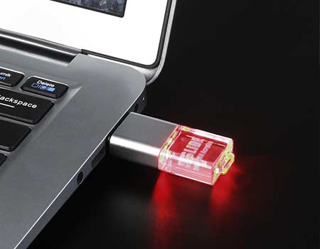 GFY1069 Crystal with LED Flash Drive